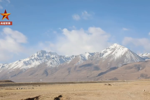 雪域高原，陆航直升机多弹种射击训练