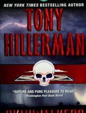 Skinwalkers - Tony Hillerman